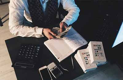 理財(cái)經(jīng)理月度工作計(jì)劃